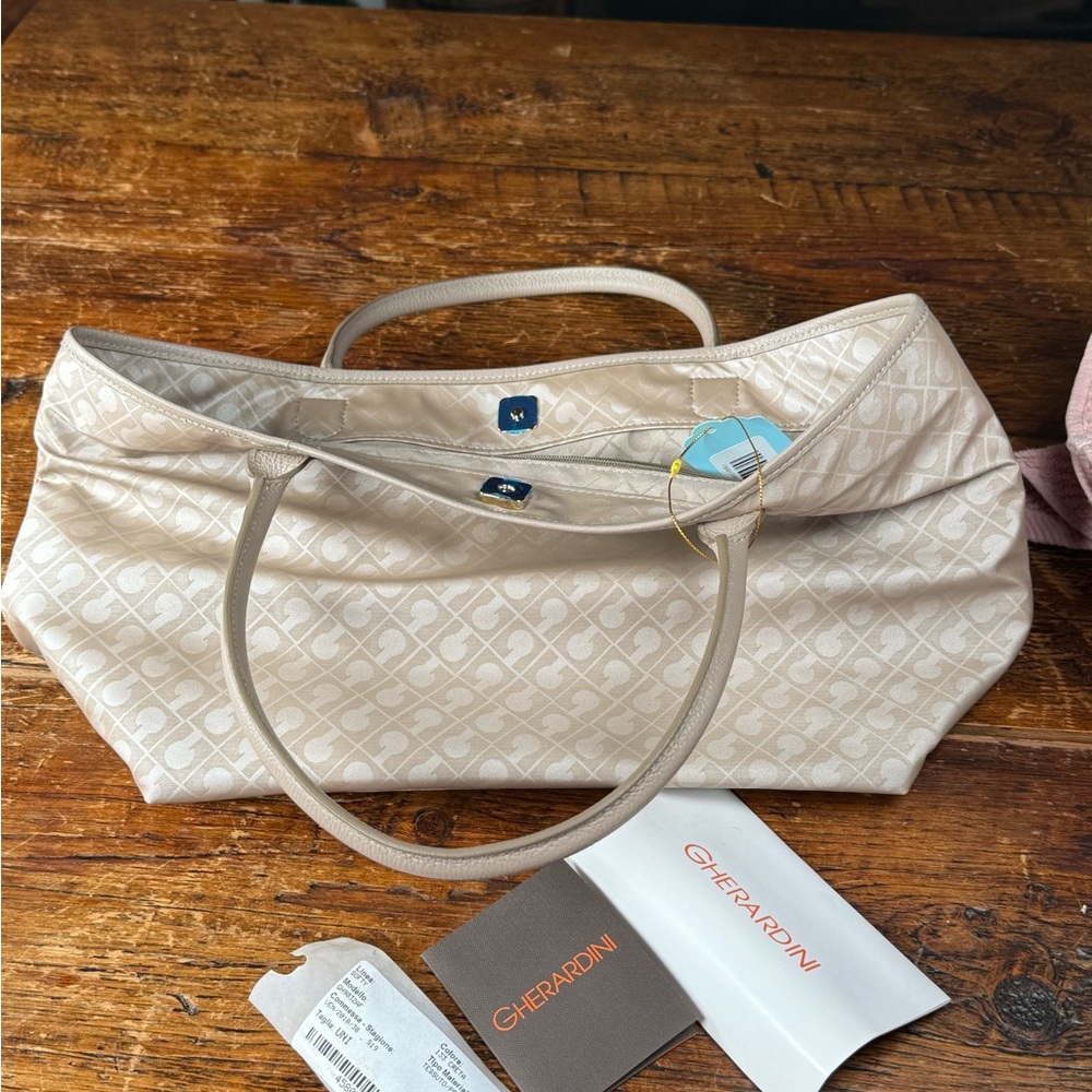Gherardini Cream & Taupe Softy Tote Bag with Leather Trim and Handles. NWOT - Picture 11 of 14